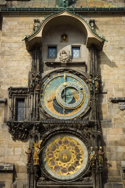 Torre da Câmara Municipal. Praga relógio astronômico (Praga orloj). Fechar . — Fotografia de Stock
