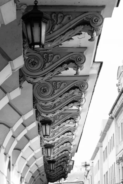 Elément architectural (Corbel) ancienne maison. Noir et blanc . — Photo