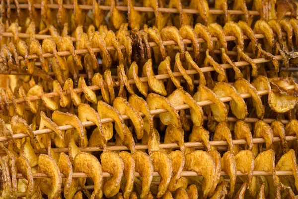 Bramborak. Kartoffelchips manuelle Zubereitung. Tschechische Republik. — Stockfoto