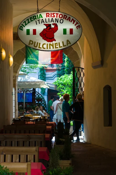 De Italiaanse pizzeria in de oude stad — Stockfoto