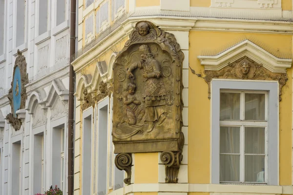 La hermosa fachada del antiguo edificio —  Fotos de Stock