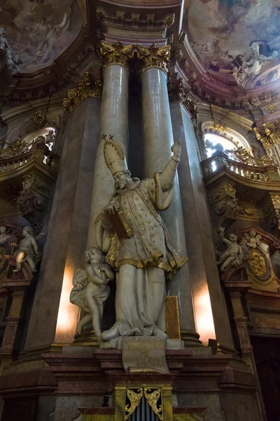 Interieur van de kathedraal van St. Nicolaas (Mala Strana) — Stockfoto