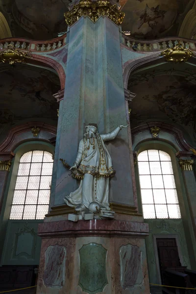 Interieur van de kathedraal van St. Nicolaas (Mala Strana) — Stockfoto