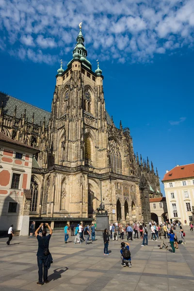 The Metropolitan Cathedral of Saints Vitus, Wenceslaus and Adalbert. The cathedral is an excellent example of Gothic architecture. — Stock Photo, Image