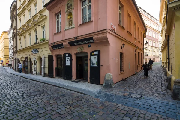 Rue et vie quotidienne de la ville. Prague est la capitale et la plus grande ville de la République tchèque . — Photo