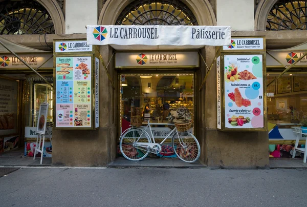 Street and everyday life of the city. Bakery. Prague is the capital and largest city of the Czech Republic. — Stock Photo, Image