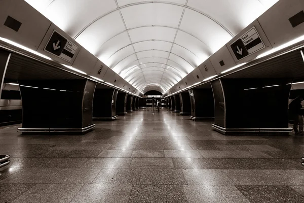 Prager Metro. Stilisierung. Straffung. Sepia. Prag ist die Hauptstadt und größte Stadt der Tschechischen Republik. — Stockfoto
