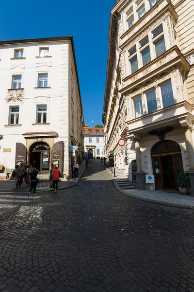 Las calles del casco antiguo. Distrito Mala Strana - Ciudad Pequeña de Praga. Praga es la capital y ciudad más grande de la República Checa . —  Fotos de Stock