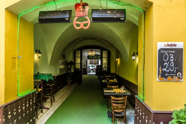 Traditional beer pubs in the district of the Lesser Town (Mala Strana). Prague is the capital and largest city of the Czech Republic. — Stock Photo, Image