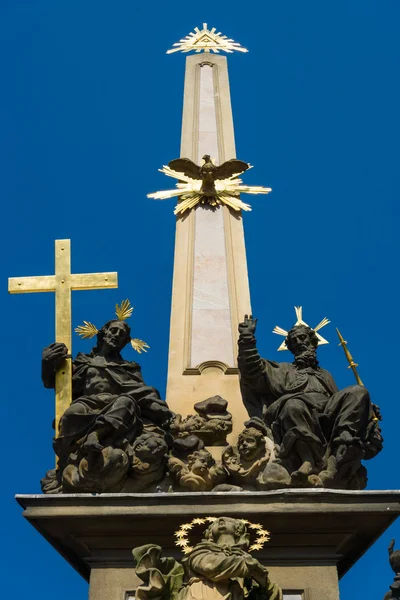 Szczegóły kolumna Trójcy Przenajświętszej. Lesser Town (Mala Strana) w Pradze, Republika Czeska. — Zdjęcie stockowe