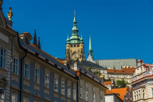 The facades of the old houses in the Lesser Town (Mala Strana). — Stock Photo, Image