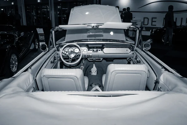 Midilli araba Ford Mustang Cabrio (ilk nesil). Arka görüş. Tonlama — Stok fotoğraf