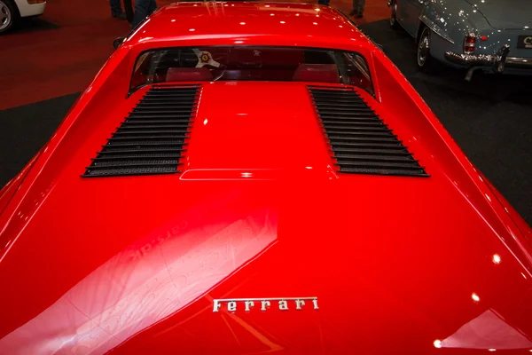 The engine compartment of a sports car Ferrari 308 GTB — Stock Photo, Image