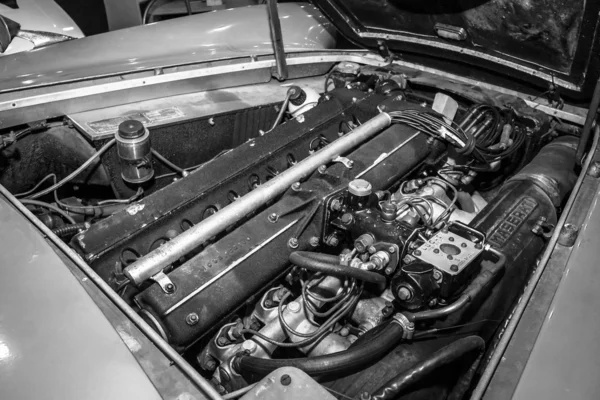 Motor de un coche Maserati 3500 GTi (Tipo 101), 1963 —  Fotos de Stock