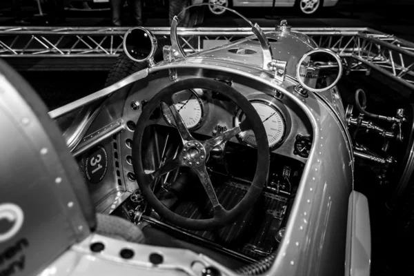 Cabine de um carro de corrida Auto Union Tipo A, 1934. Preto e branco — Fotografia de Stock