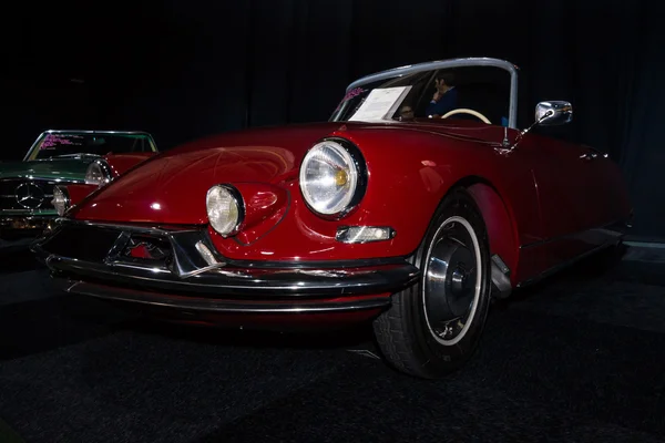 Mellanstorlek lyxbil Citroen Ds Cabriolet - serie 2 — Stockfoto