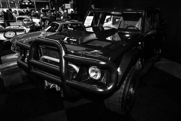 Внедорожник Lamborghini LM002 — стоковое фото