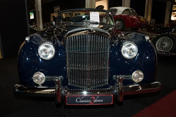 Auto di lusso a grandezza naturale Bentley S1 Special Drophead Coupe, design Mulliner, 1955 — Foto Stock