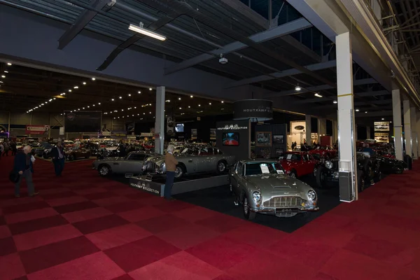 Utställning-paviljongen. Internationell utställning Interclassics & Topmobiel 2015 — Stockfoto