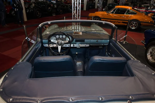 Cabina de un coche deportivo Maserati 3500 GT Spyder por Carrozzeria Vignale, 1962 —  Fotos de Stock