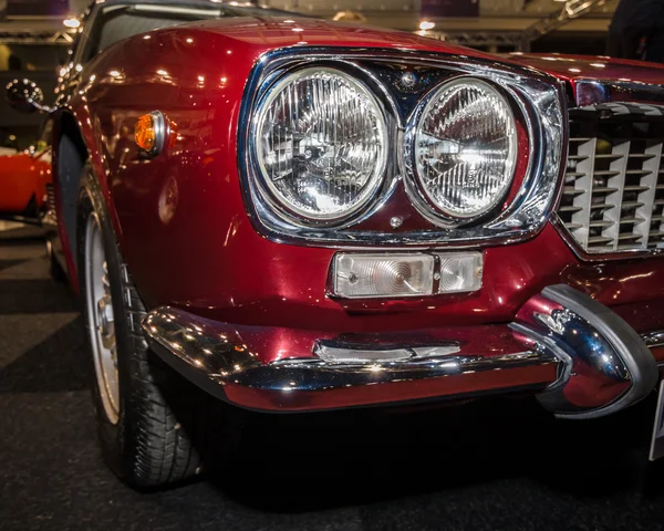 Headlamp of a sports car Maserati Mexico 4.2 (Tipo AM112), 1972 — Stock Photo, Image