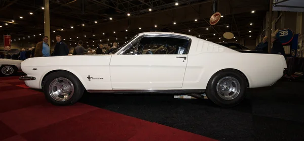 Bir midilli araba Ford Mustang Gt Fastback, 1965 — Stok fotoğraf