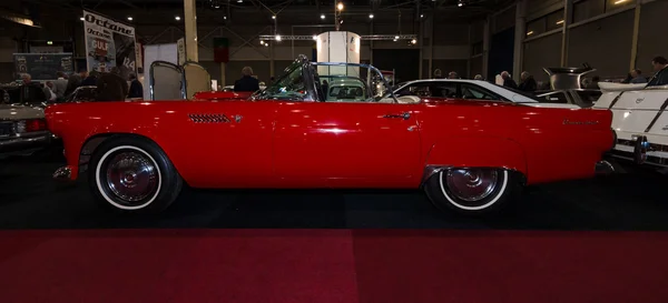 Személyes luxus autó Ford Thunderbird (első generációs), 1955 — Stock Fotó