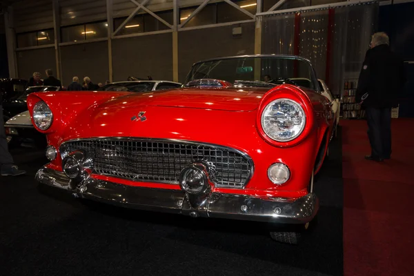 Carro de luxo pessoal Ford Thunderbird (primeira geração), 1955 — Fotografia de Stock