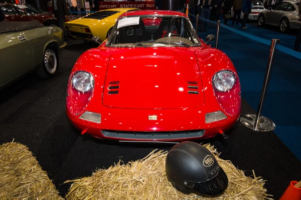 Sportovní automobil Ferrari Dino 246 Gt. — Stock fotografie