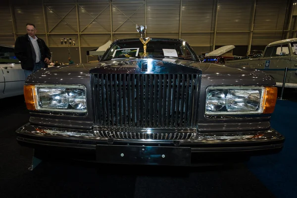 A Full-size luxury car Rolls-Royce Silver Spirit, 1988 — Stock Photo, Image