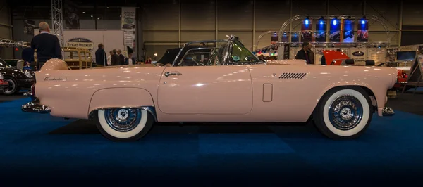 A personal luxury car Ford Thunderbird (first generation), 1955. Side view — Stock Photo, Image