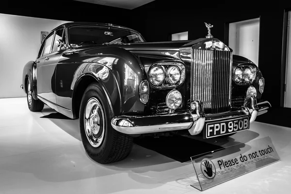 Salon wystawowy. Rolls-Royce Silver Cloud Iii. Czarno-białe. — Zdjęcie stockowe