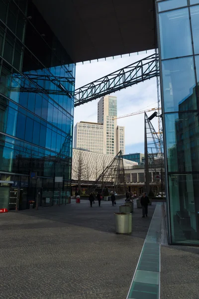 Shopping and office complex Neues Kranzler. In the background the hotel Waldorf-Astoria by Hilton. — Stock Photo, Image