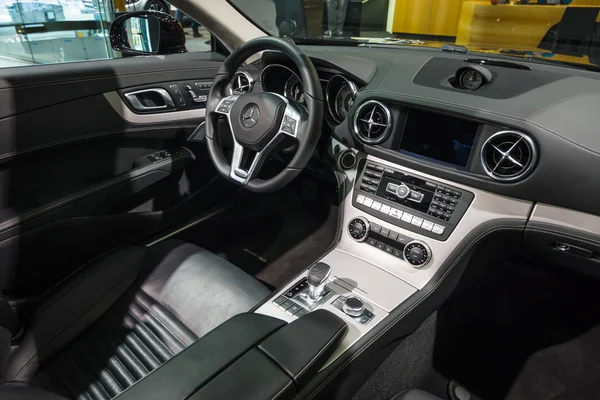 Fahrerhaus eines Sportwagens Mercedes-Benz sl500 (r231) — Stockfoto