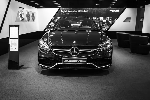 Schauraum. Mittelklasse-Luxuswagen Mercedes-Benz CLS 63 AMG. — Stockfoto