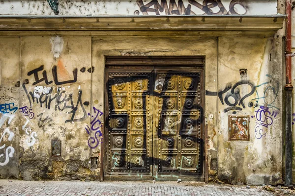 Old ragged wall street. — Stock Photo, Image