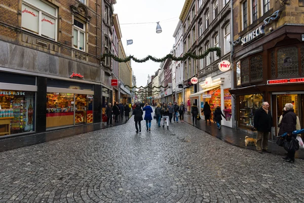 The narrow shopping streets in the historic center. — Stock Photo, Image