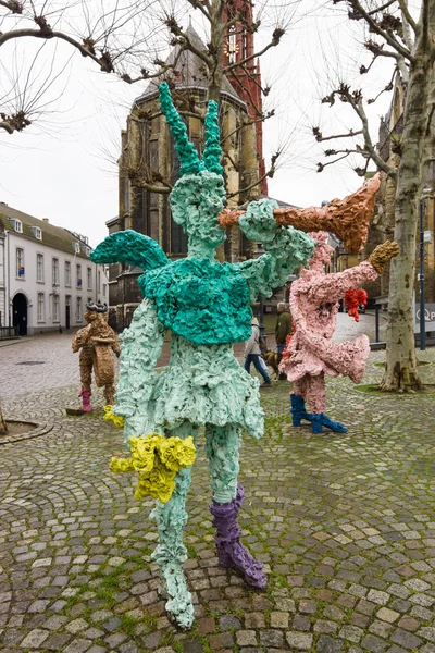 Vrijthof Square. Persone e animali in pietra e bronzo di Han van Wetering — Foto Stock