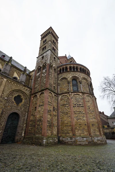 Vrijthof-Platz. Basilika des Heiligen Servatius. — Stockfoto