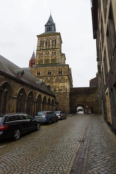 Vrijthof square. Basilica of Saint Servatius — Stock Photo, Image