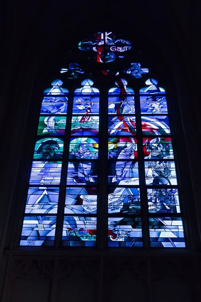 Окна в витражах. Интерьер базилики Святого Серватия — стоковое фото