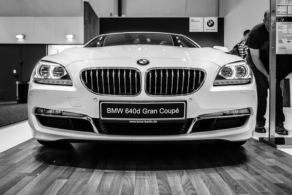 Showroom. Grand tourer - executive coupe BMW 640i Gran Coupe (F06) — Stock Photo, Image