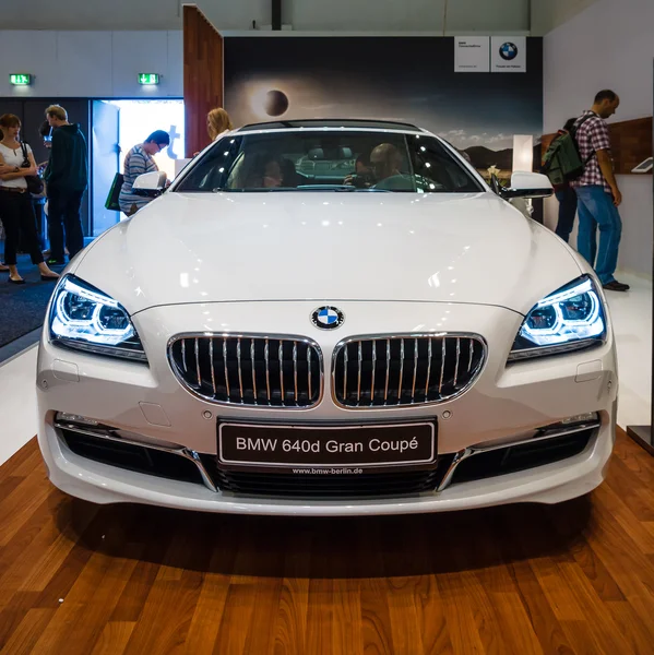 Showroom. Grand tourer - executive coupe BMW 640i Gran Coupe (F06) — Stock Photo, Image