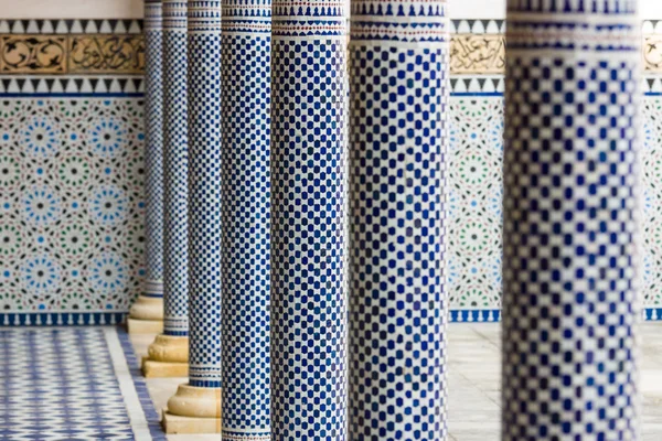 Belles colonnes de style oriental. Contexte . — Photo