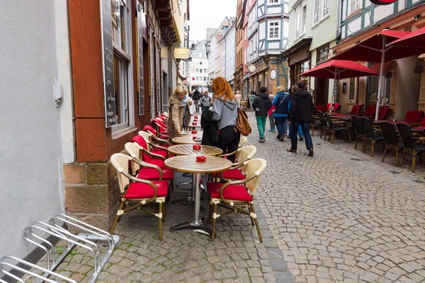 Street cafe in the old quarter of Marburg. — Stock Photo, Image