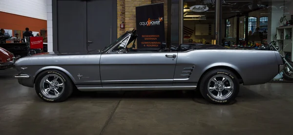 Pony coche Ford Mustang (primera generación ) — Foto de Stock