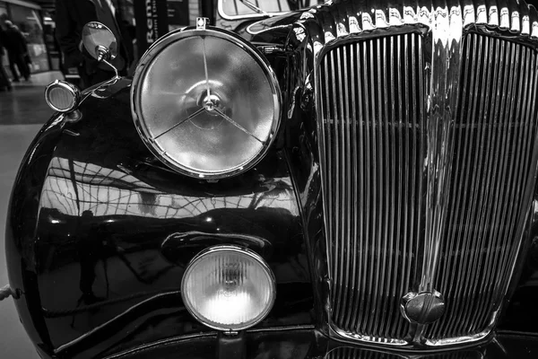 Fragmento de un coche de lujo Daimler DE 36 (Straight-Eight Hooper Landaulet), 1949 — Foto de Stock