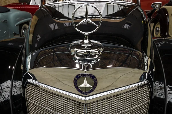 Frammento di una limousine Mercedes-Benz 300 S Cabriolet (W 188 I), 1953 — Foto Stock