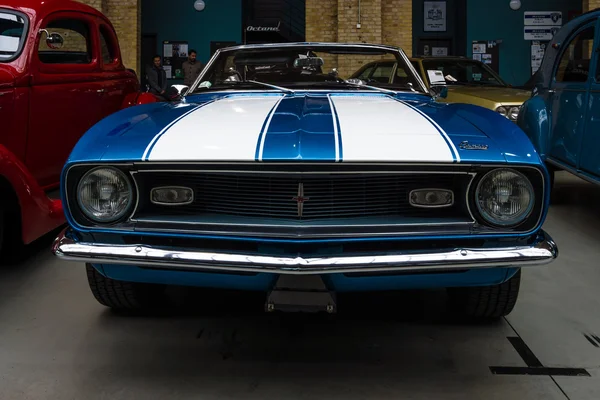 Pony car Chevrolet Camaro SS (first generation) convertible, 1968 — Stock Photo, Image