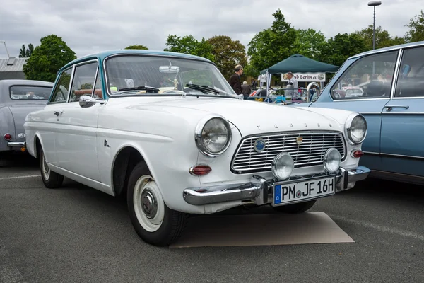 Rocznika samochodu Ford Taunus 12 M — Zdjęcie stockowe